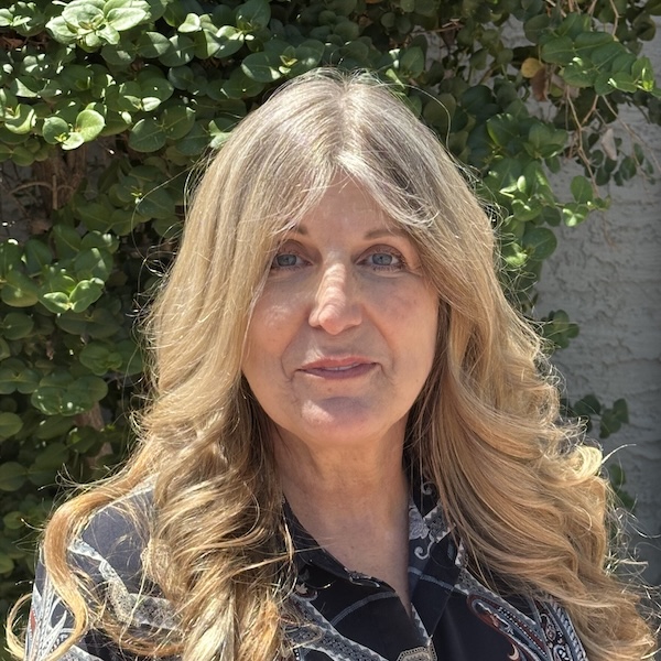 Bio Pic Michelle Henderson